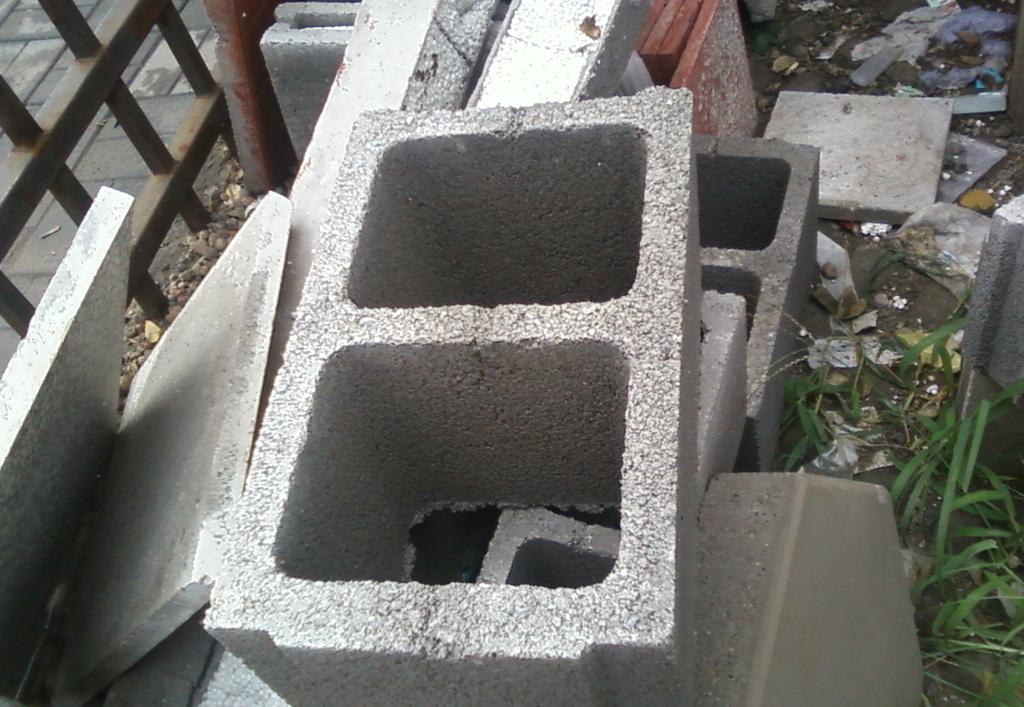 連鎖砌塊，免抹灰砌塊，空心砌塊。