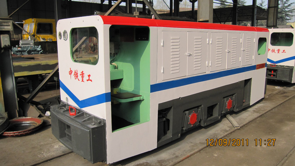 中鐵動力礦用機(jī)車 礦用防爆牽引機(jī)車 礦用牽引機(jī)車 工礦機(jī)車廠家